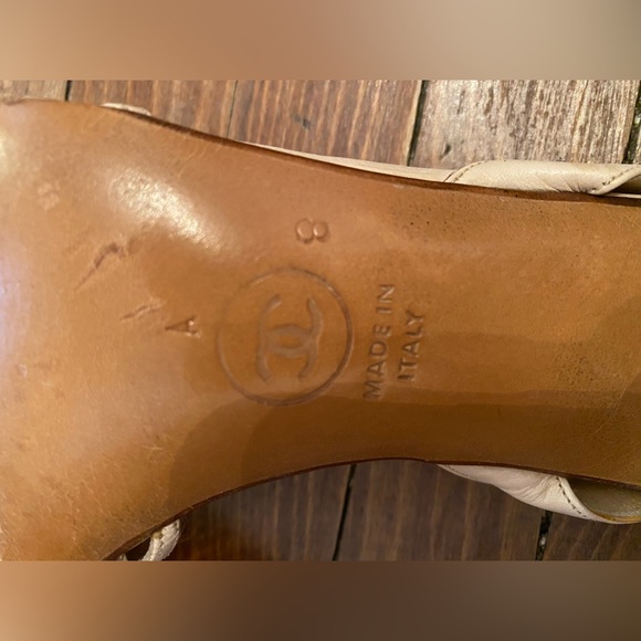 Cute Chanel black & light pink sling back heels. Size 8, fits like a size 7.5-8 - Picture 4 of 6